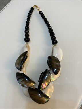 Lee sands Black & White mother of pearl necklace